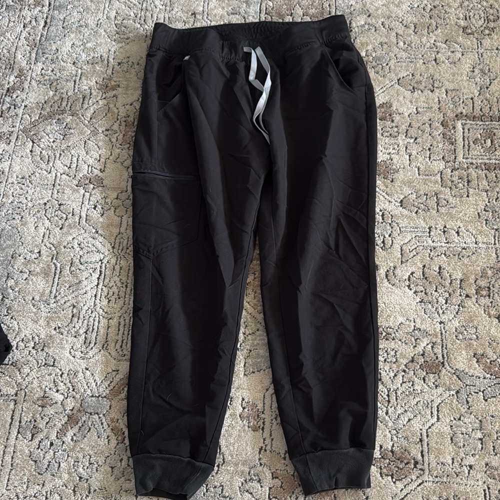 Figs LP black joggers